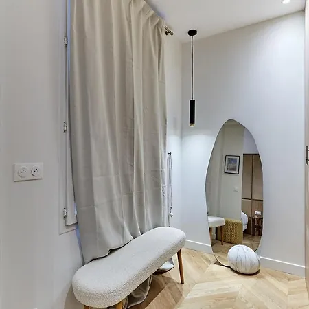Beautiful With Ac - Center Of Apartment